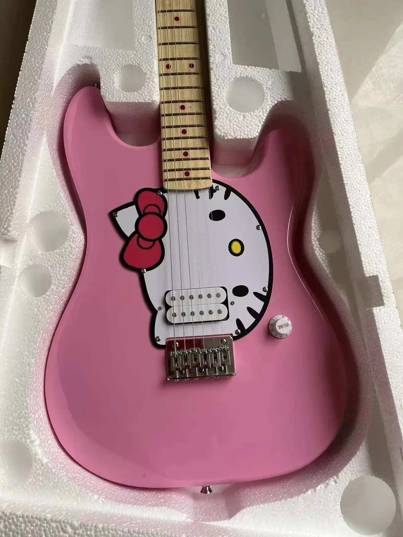 Fast delivery new product the high quality pink ST electric guitar HSS pickup maple fingerboard Guitar electric guitar