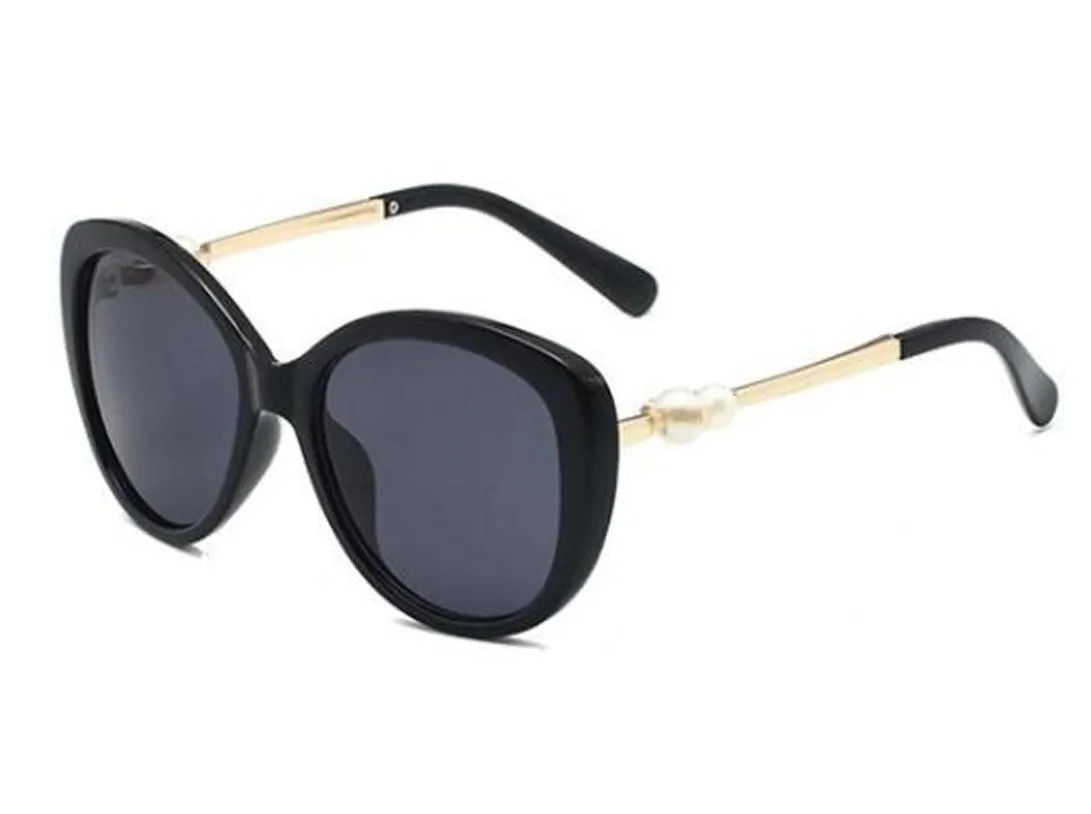 Summer UV femme Fashion Outdoor Wind Metal Sunglasses Sundies Mestinières Drive des verres de soleil Lady Cateye Pearl Sun Glasses Protection SU9371283