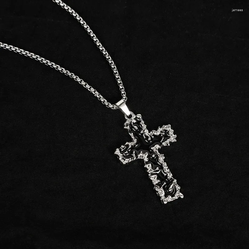 Colliers pendants Collier de croix de lave noire rétro européenne pour hommes