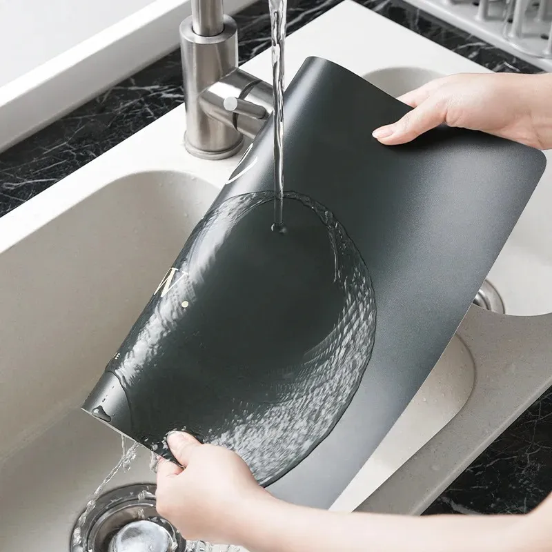 Nouveau placemat imperméable en plastique Isolation de chaleur à la chaleur Anti-skidding Washable Durable pour la cuisine de cuisine