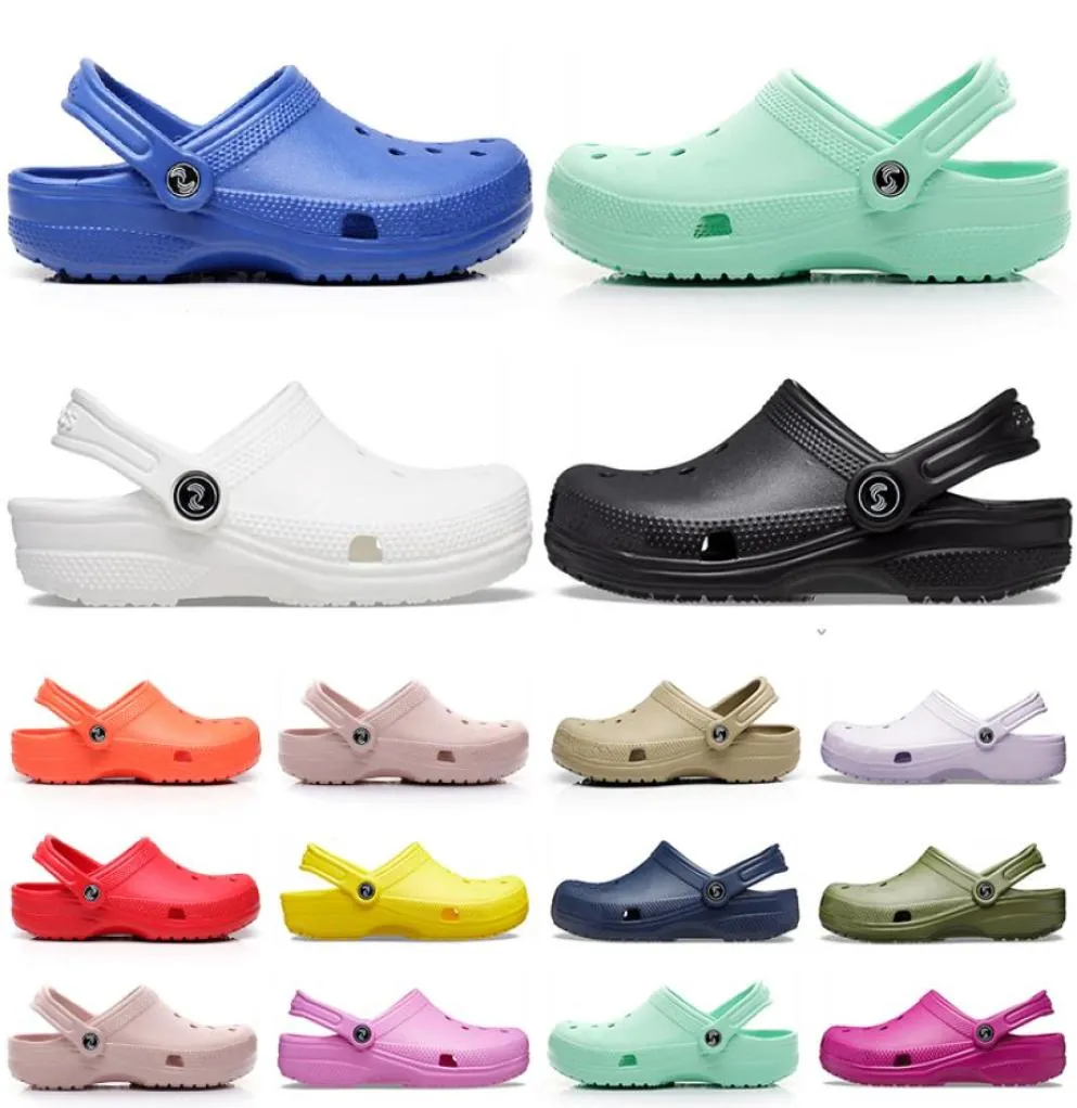 Män kvinnor CLOG Designer Sandaler Slides Classic Triple Black White Red Soft Pink Blue Green Mens Waterproof Shoes Nursing Hospital 7276874