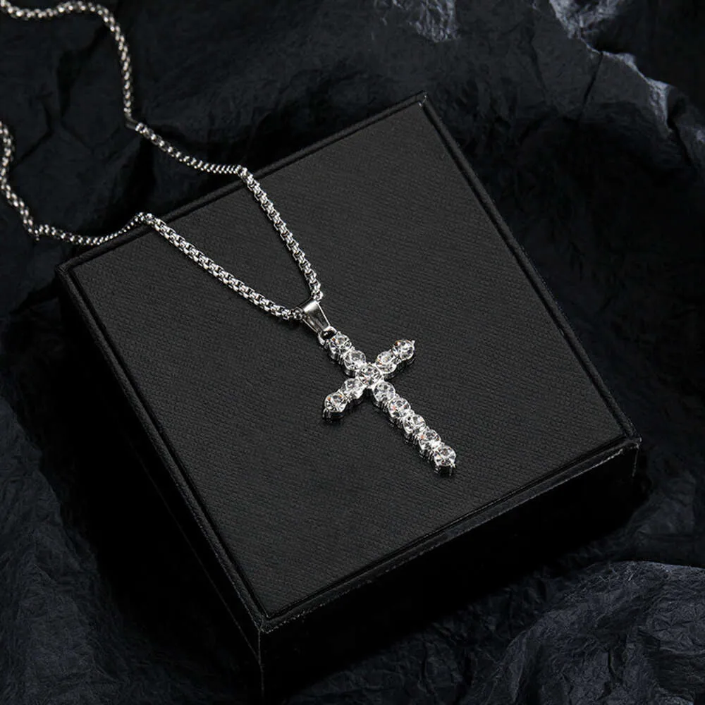 Collana a croce di diamanti completa per uomini Nicchia Hip-Hop Chain Women Women Neck Accessori di fascia alta