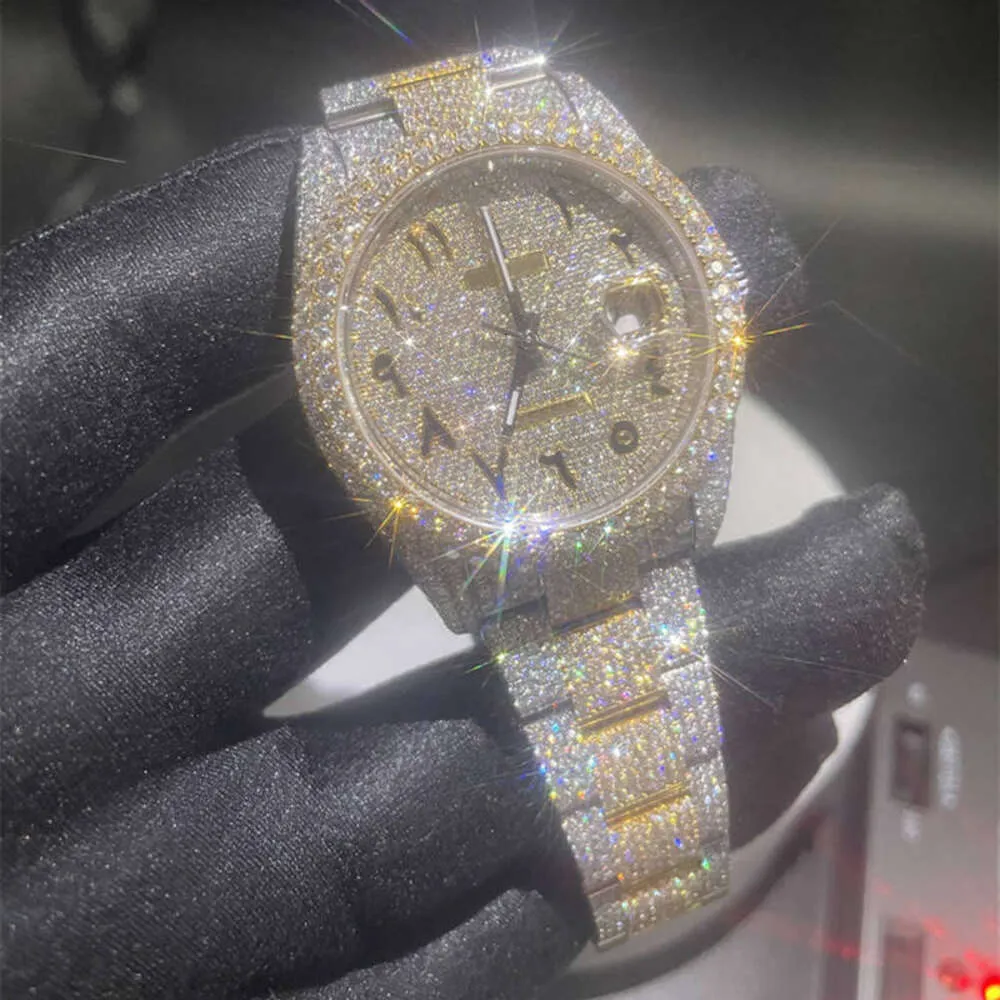 Luxury à la recherche entièrement Iced Out for Men Woman Top Craftsmail Unique et cher Mosang Diamond 1 1 5A Montres pour Hip Hop Industrial Luxurious 7788