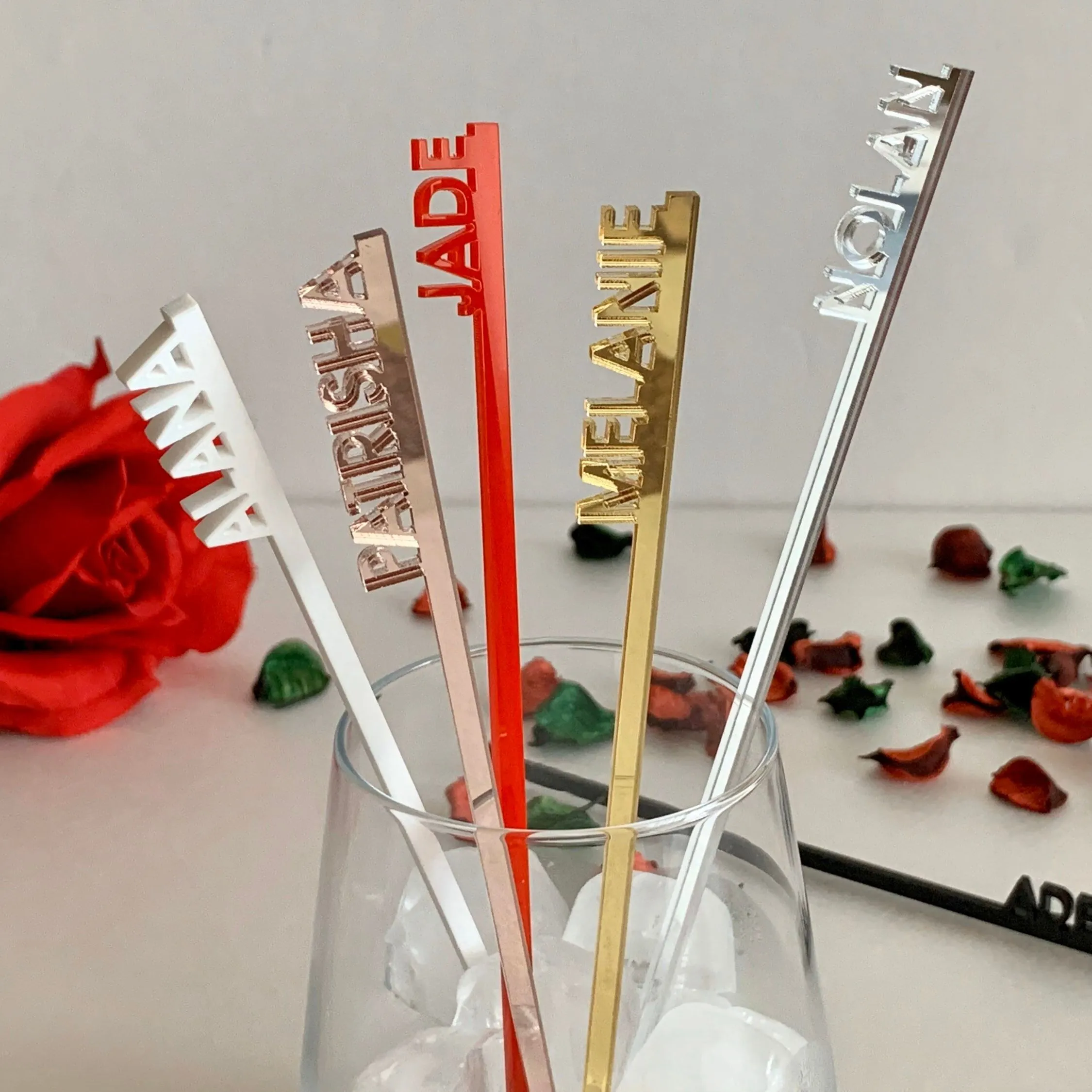 Dridos personalizados Nombre personalizado Nombre acrílico Swizzle Stir Stick Cóctel Accesorio Decoraciones de fiesta de cumpleaños de boda