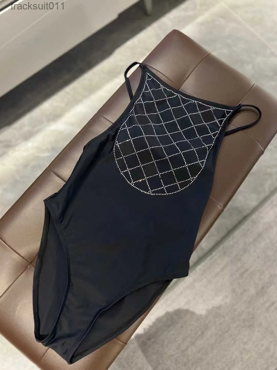 Kvinnors badkläder 2023 Designer Bikini Swim Suit Women Sexig högklippta paljett baddräkt damer backless svart dam sommarstrand baddräkter badkläder c240412