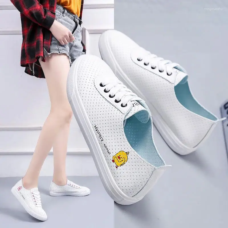 Lässige Schuhe atmungsaktive hohle flache Frauen Sommerstudentin Koreanischer Stil Spitzen-Sneaker All-Match