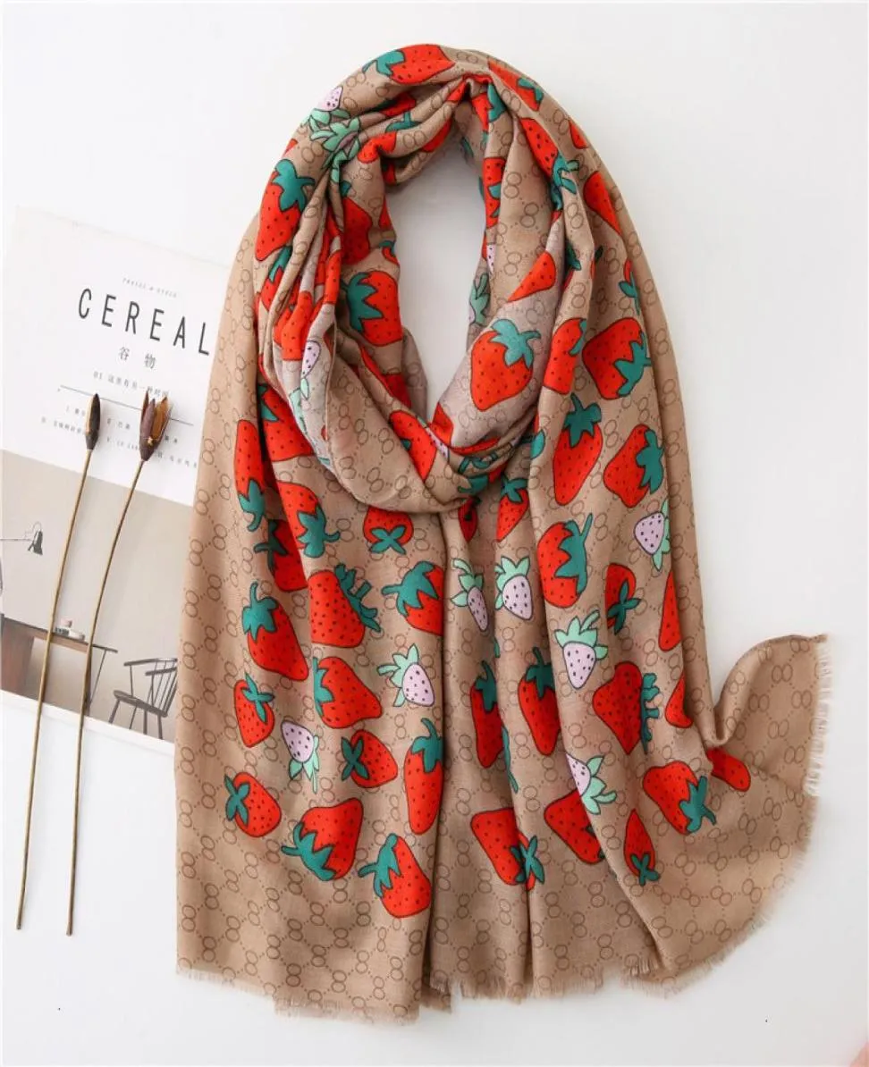 Herfst Mooie Red Strawberry Cotton Scarf Woman Long Fund Super Travel Sunscreen Shawl2586270