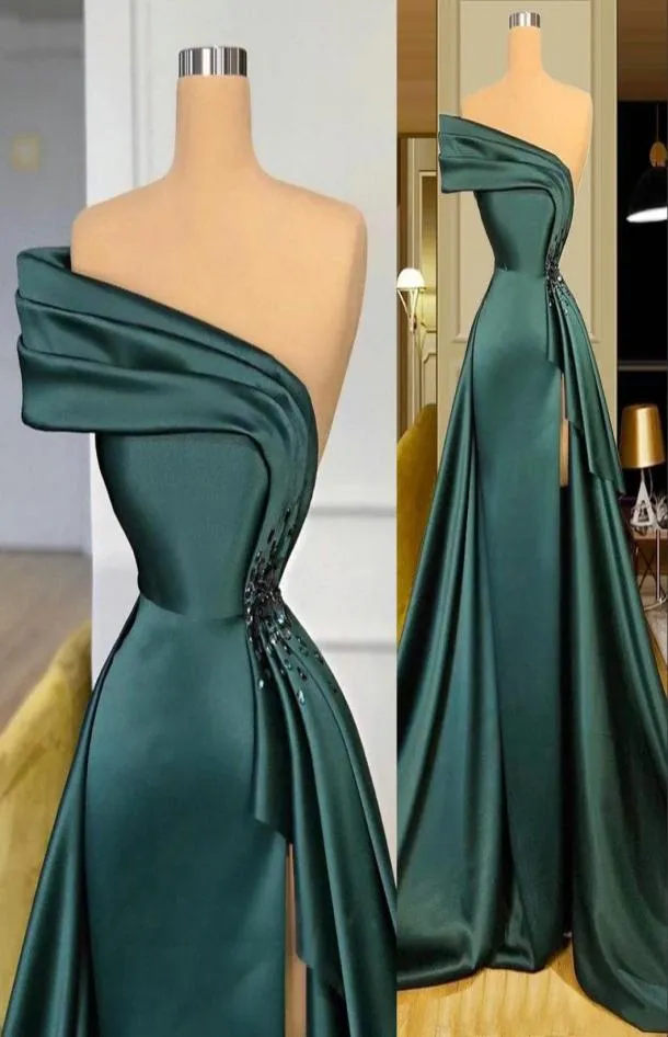 2021 Neue lange dunkelgrüne Satin -Abendkleider tragen elegante gerissene Kristallperlen Split One Schulter Abendkleider formelle Frauen Pro9157483