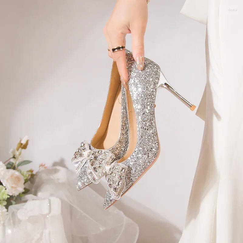 SURES Buty Comemore 2024 Rhinestone Butterfly Wedding Wedding Women Women Bridal Heelle Pumps High Heels Obuwie damskie