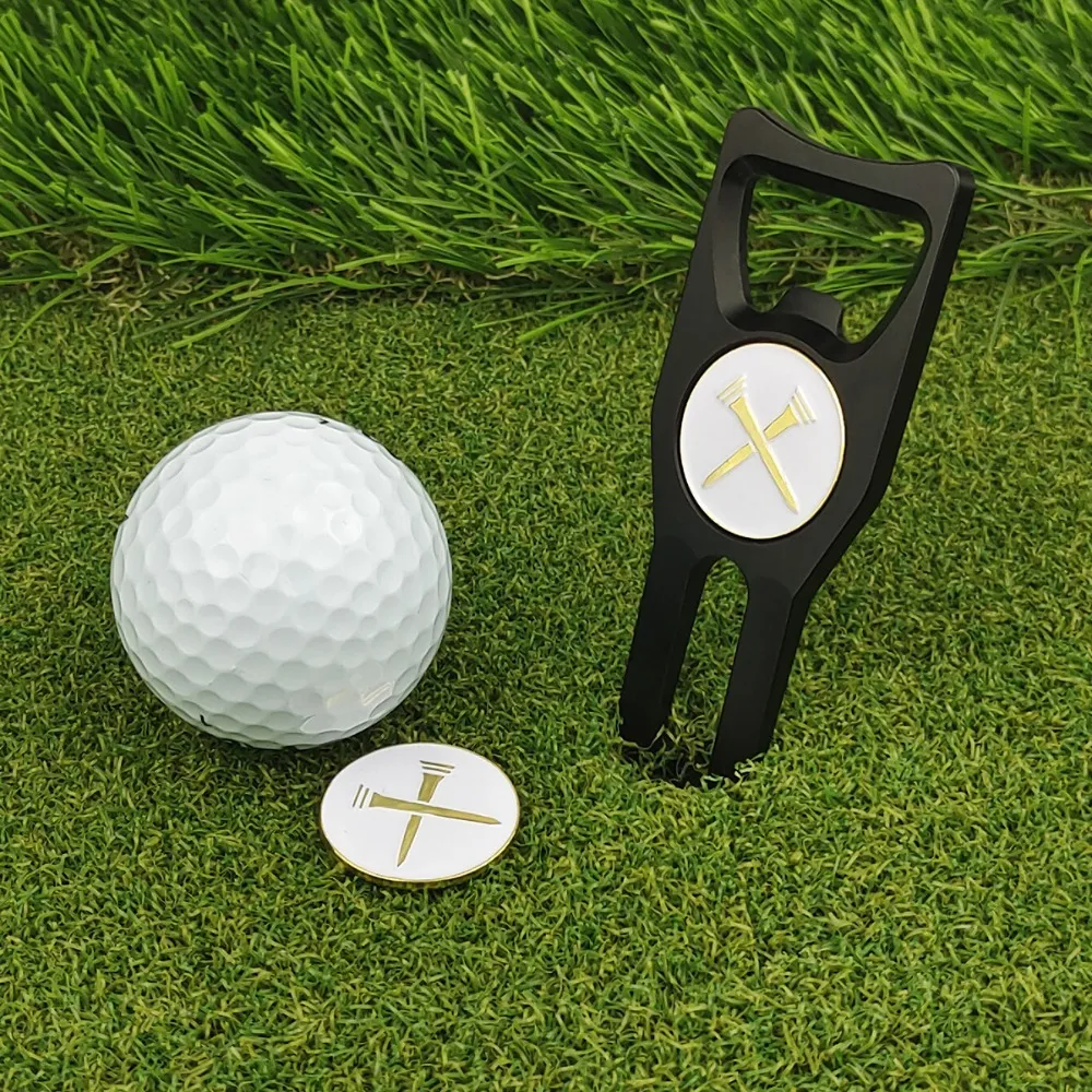 ゴルフバッグ　PINS DHgate.com:Golf Metal Hat Clip Marker with Green Fork Divot