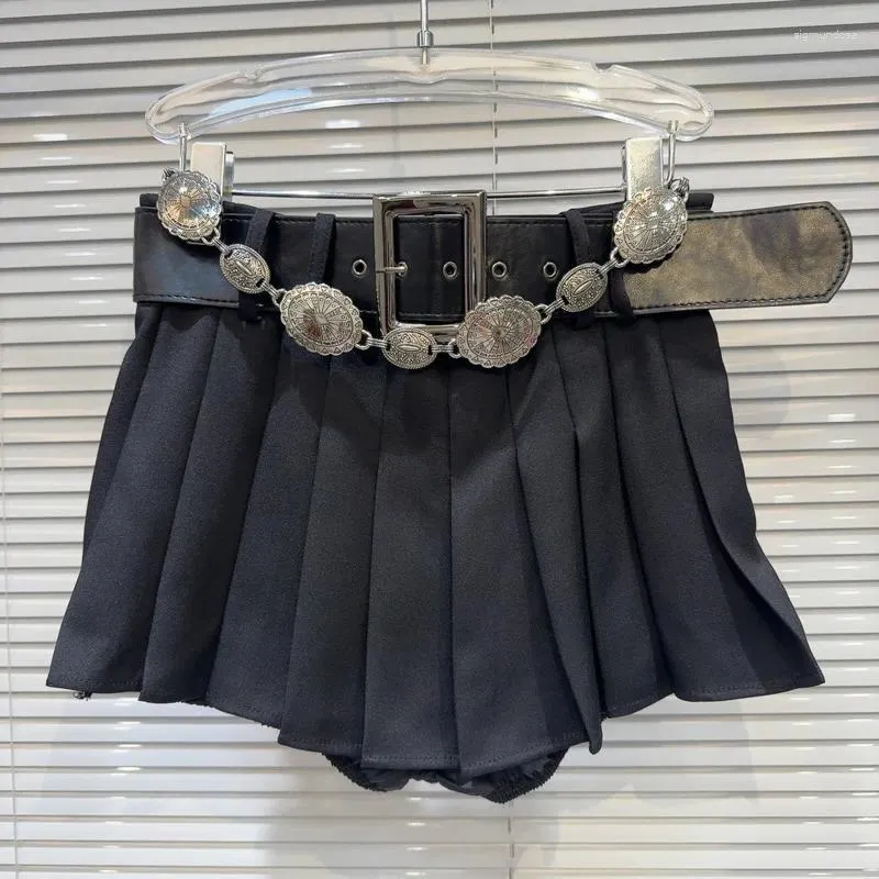 Jupes prempomp 2024 collection d'été de taille en métal chaîne large courroie noire en jupe plissée courte gp750