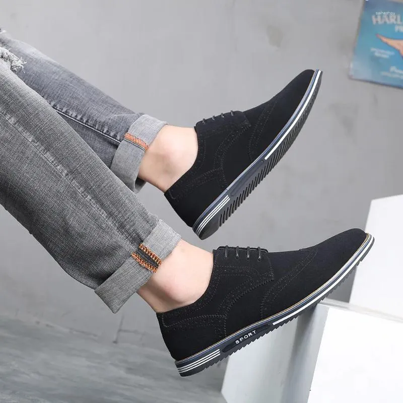 Casual schoenen Big Size 38 39 40 43 44 45 46 47 48 2024 Mode Heren Suede Leather Leer Spring Male kantoorman Sneakers