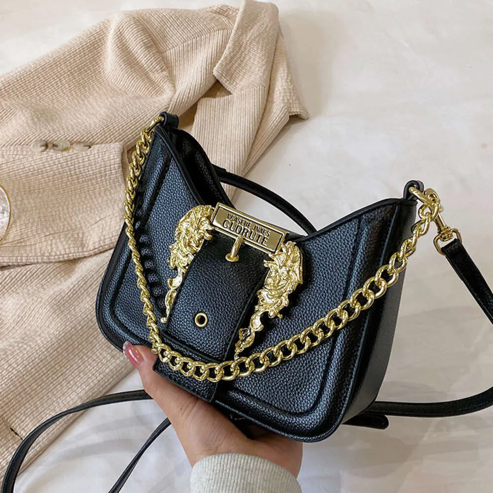 Nuovi accessori in metallo retrò europeo e americano in stile barocco, borsa a tracolla portatile, piccola borsa quadrata, tendenza della borsetta femminile di Crossbody