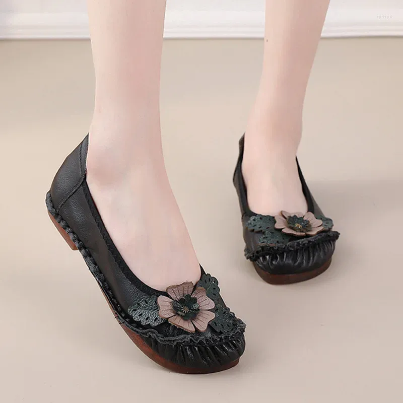 Casual schoenen 2024 Zomer Ethnic Flower Soft Sole Flat Women voor middelbare leeftijd