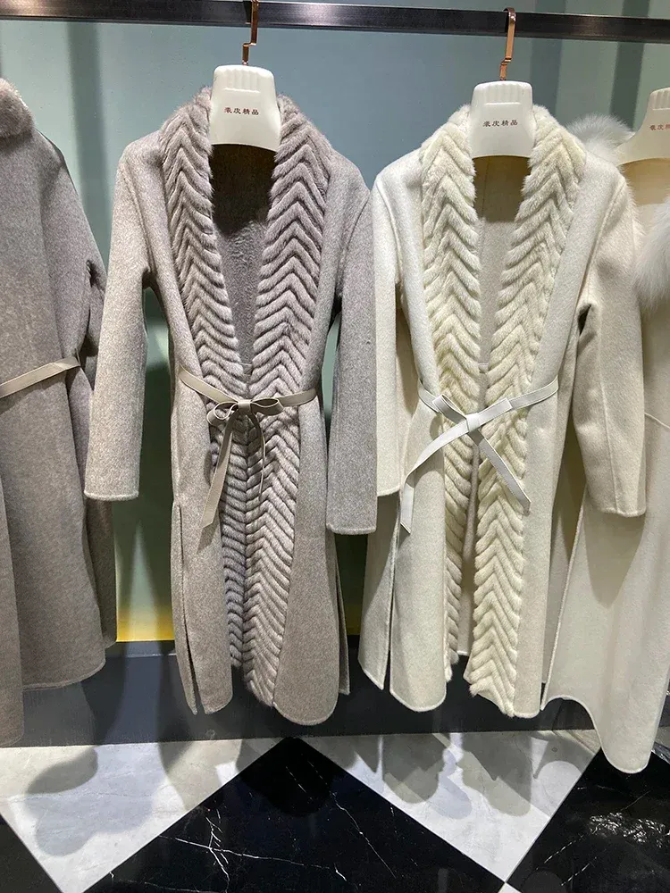 2023 Nouvelle veste de fourrure de vêtements d'extérieur à la mode européenne et américaine pour les femmes Hiver Cashmere Natural Mink Fur Collar Plackeet