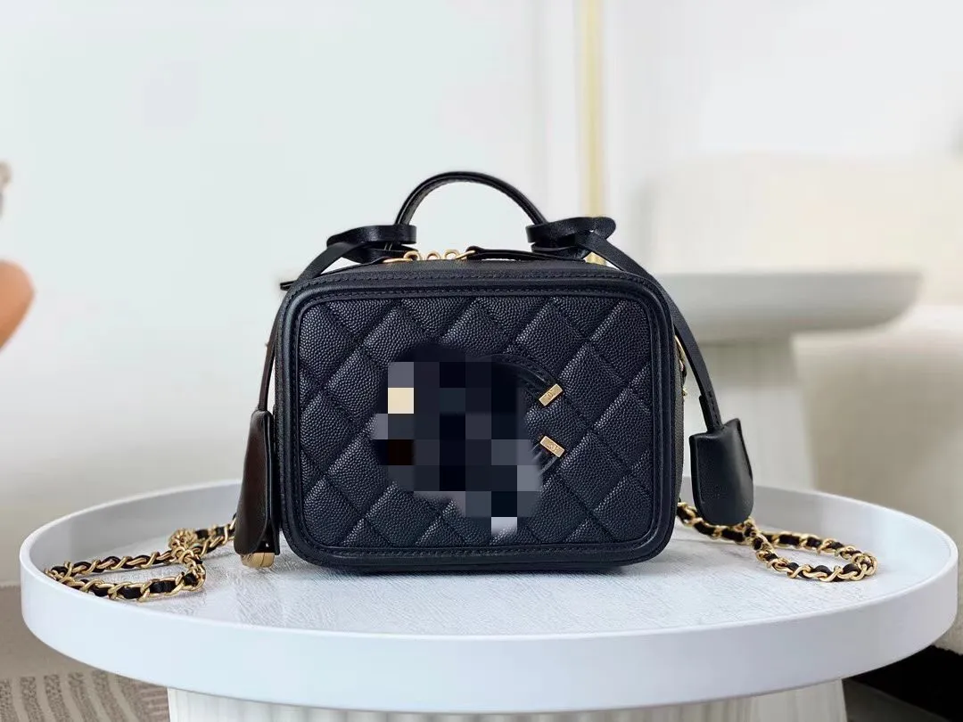 Ny 2024 Hög utseende nivå läder retro liten fyrkantig påse temperament all-match handväska diamantkedja axelväska crossbody väska 17*13*7.5