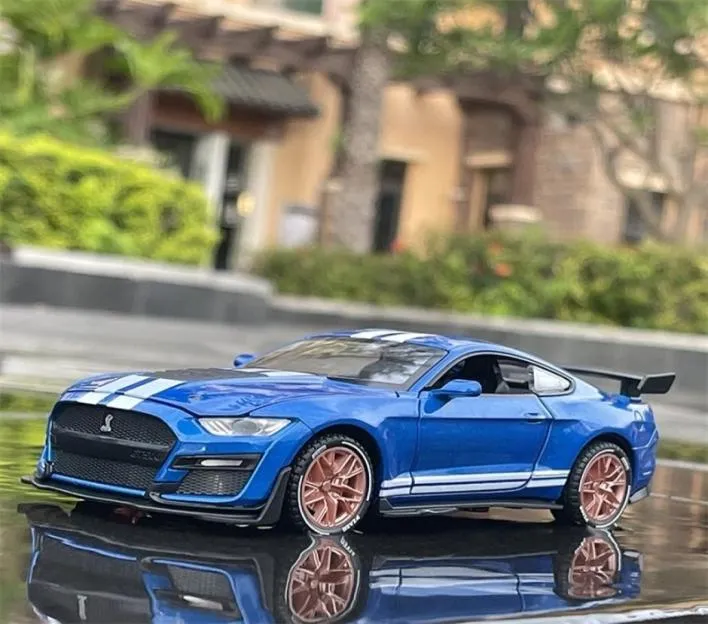 Modèle Diecast Car 1 32 Supercar de simulation haute Ford Mustang Shelby GT500 ALLIAGE PULT BACK KID TOY 4 Open DOOR Children039S Gift9196442