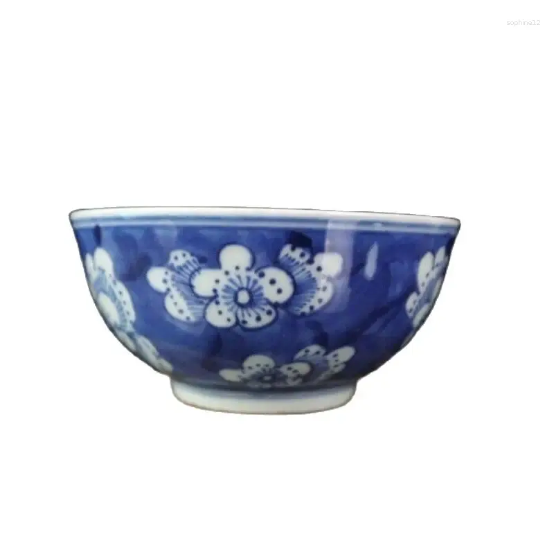Decoratieve beeldjes Chinese oude porseleinen blauwe en witte ijsplumbloempatroonkom