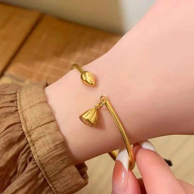 Bangle Exquisite Vintage Opening Bracelet With Lotus Breed Pendant Alloy Gold Plated Gift For Women