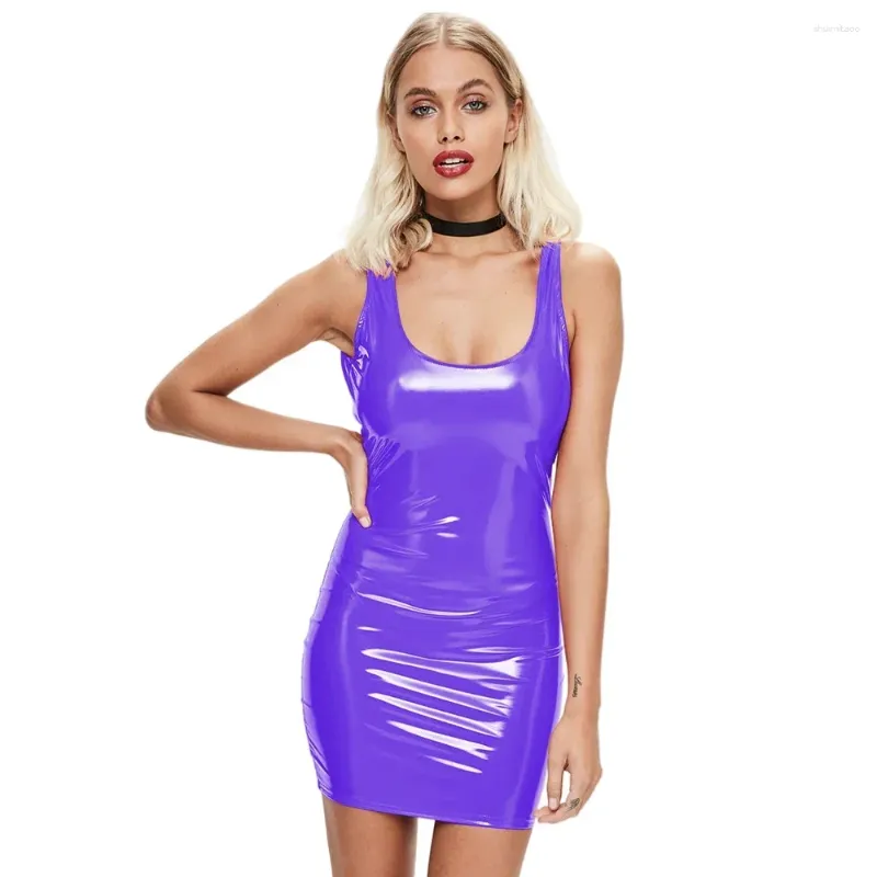 Abiti casual High Street Glossy Pvc in pelle Stretch canotta mini abiti da donna con maniche a colori solidi Bodycon sexy Uccino da prendente per feste.