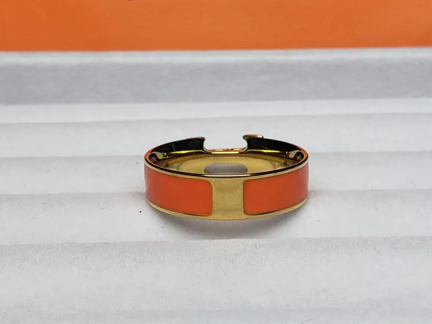 Yeni yüksek kaliteli tasarımcı tasarım titanyum yüzüğü klasik takı erkek ve kadın çift yüzük modern stil bant genişliği 8mm4238927