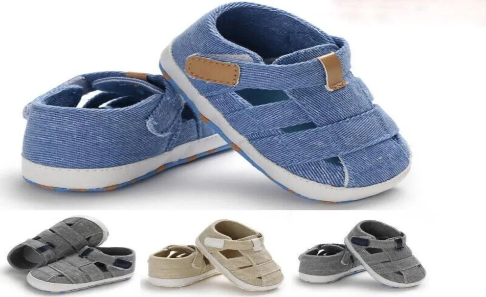 SANDALS BEBÊ SANDALS DE SUMPLEM BEBIDO infantil infantil de berço macio solo sapatos de lona meninos garotos pré -lenço Primeiro sandálias S19776375