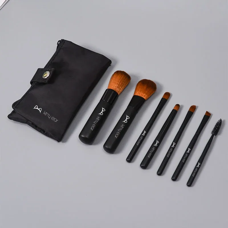 Kit 7pcs mini da viaggio da viaggio pennelli per trucco set portatile morbido aspra sfumatura di bellezza per ombretto per ombretto strumento per ciglia con borsa