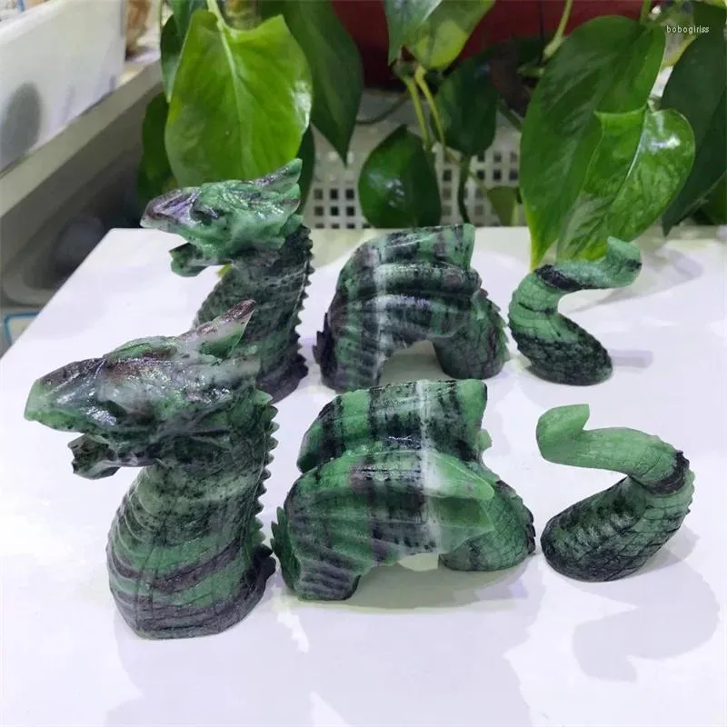 Dekorativa figurer Natural Ruby in Zoisite Joint Dragon Sculpture Carved Quartz Healing Energy Gemstone Crystal Crafts For Desk Decoration