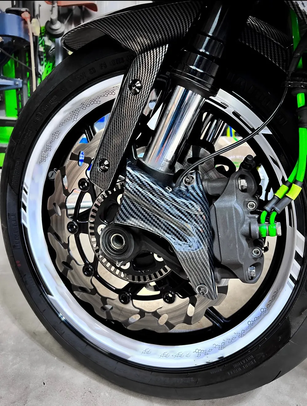 Front Brake Caliper Repair Kit For Suzuki GSF1200 Bandit & RF900 – Piston Seals & Dust Boots By Sevenmoto