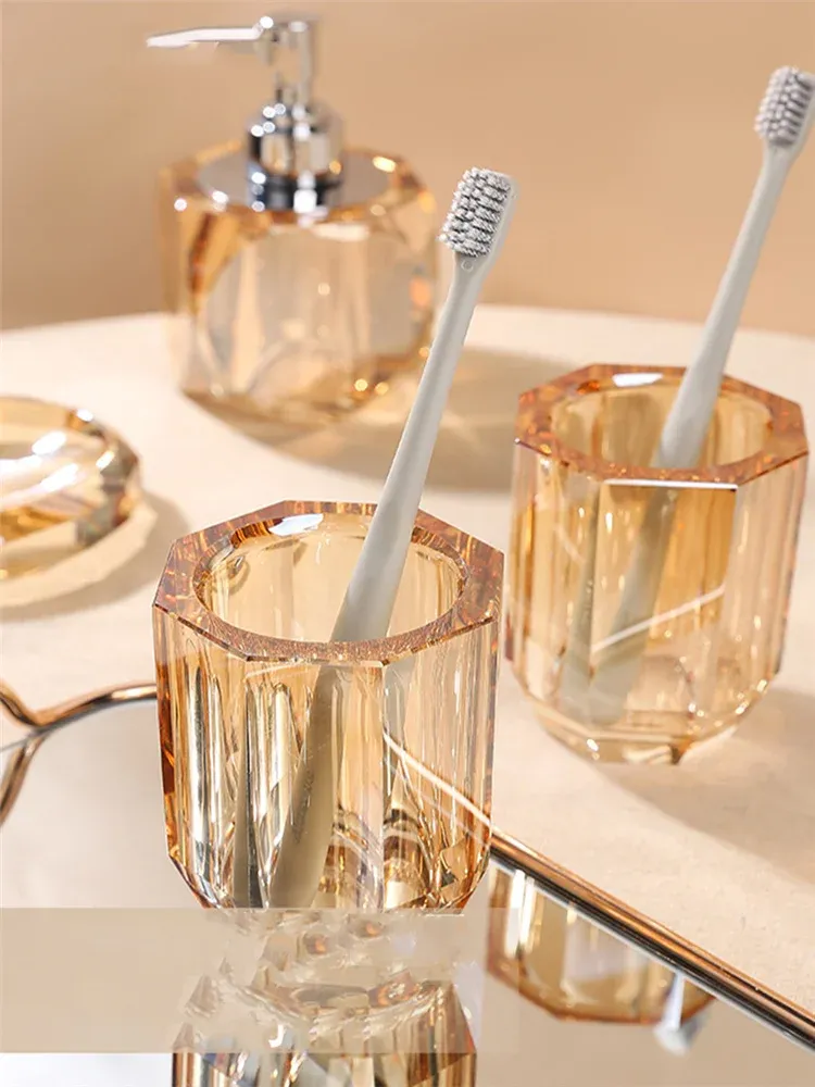 Salle de bain Ensemble de salon en verre en verre liquide Dispensateur Disqueur Brosse à dents Gargle tasse de luxe Anniversaire Présents Ornements de table