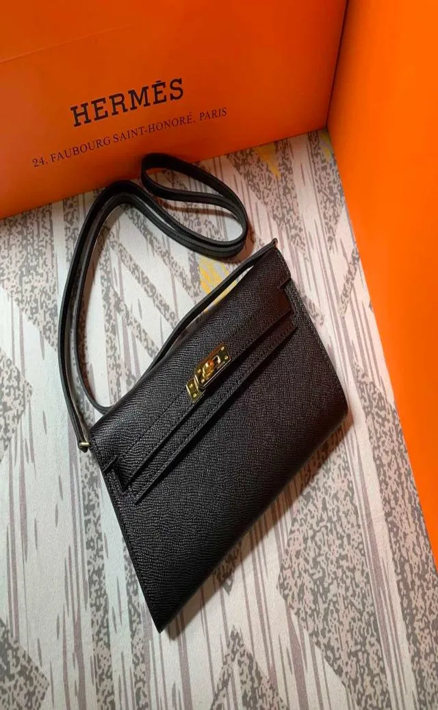 Light luxury brand 2021 new fashion leather Kelly portable leisure one shoulder versatile small square bag trend2601872