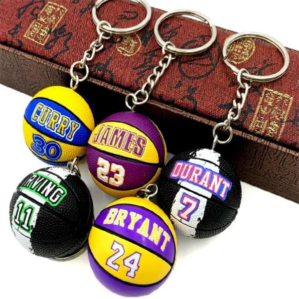 Basketball Keychain Star Nom Souvenir Sac de clés de trousse en caoutchouc En caoutchouc PVC Match Ball Sport Fans Collecble Gift For Men Friends