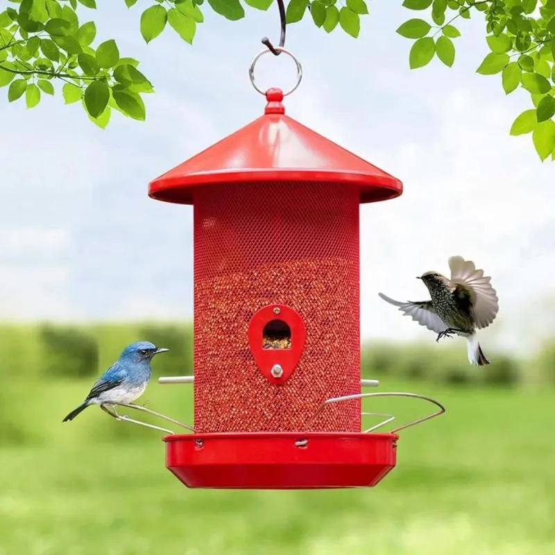 Autres oiseaux fournit des mangeoires en métal pour extérieur suspendu à l'extérieur de 12,6 pouces en maille avec une look rouge d'extérieur, une mangeoire sauvage en plein air est un crochet pour suspendre