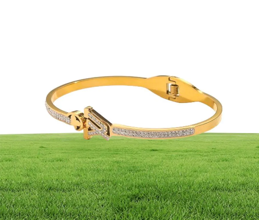 Designer -Marken -Armbänder Frauen Bangle Luxus Designer Buchstabe Armband Kristall 18K Gold plattiert Edelstahl Hochzeitsliebhaber GIF1102962