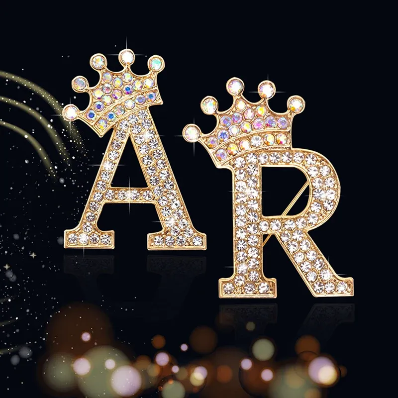 Luxury Crystal Brooch Crown Alphabet A-Z Letter Lapel Pin Women Rhinestone Metal Glossy Collar Pin Scarf Clothes Decor Jewelry