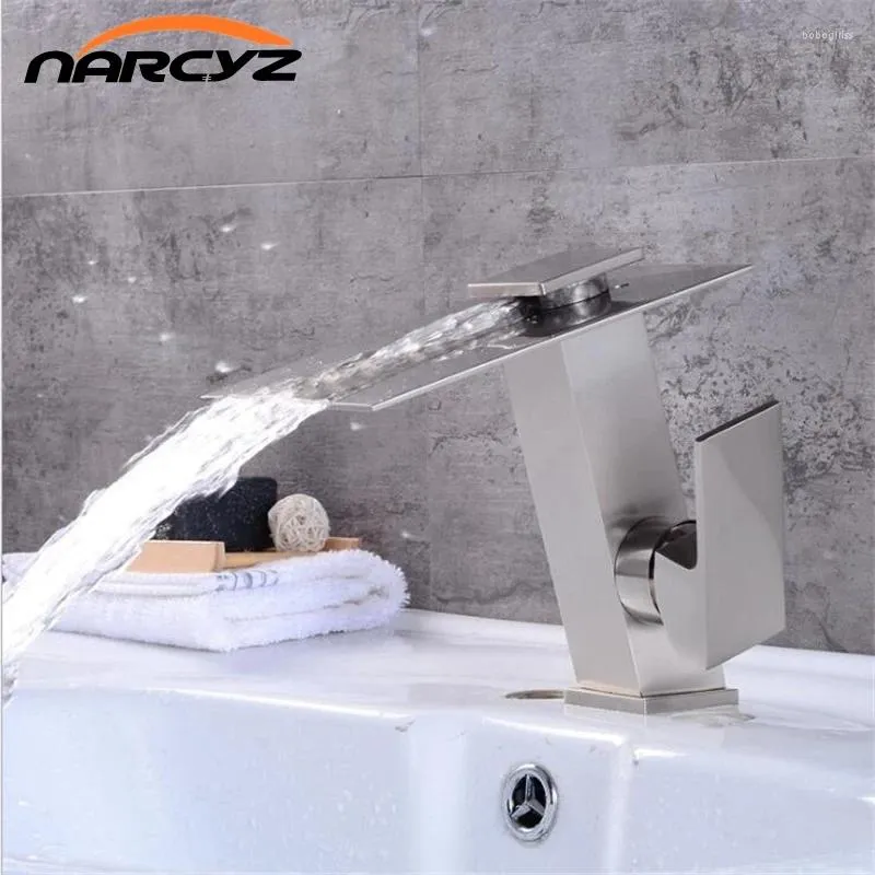 Bathroom Sink Faucets Basin Faucet European Waterfall Retro And Cold Wash Black/Nickel A1017