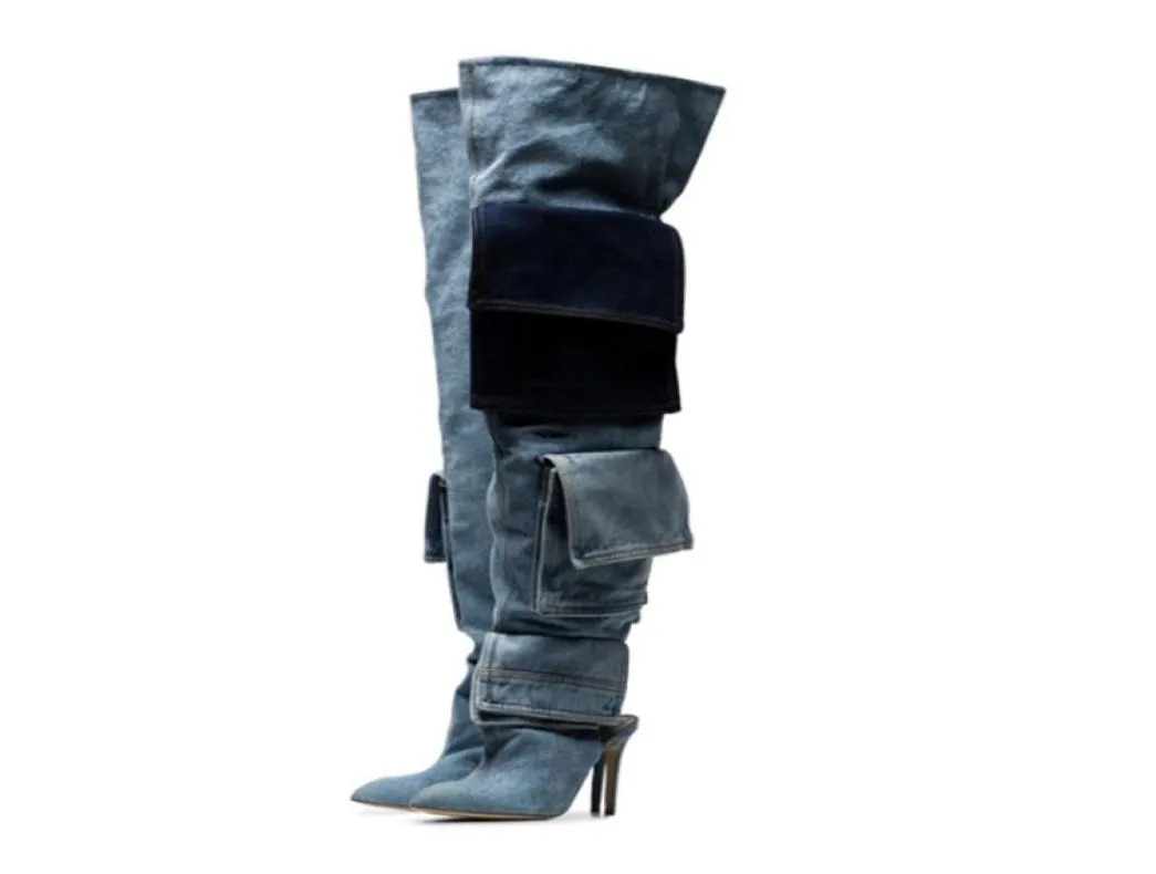 Mode knähöga jeans stövlar pekade tår av denimskor för kvinnor ficka slip på tunn häl moderna banan bankett långa skor bota1179683