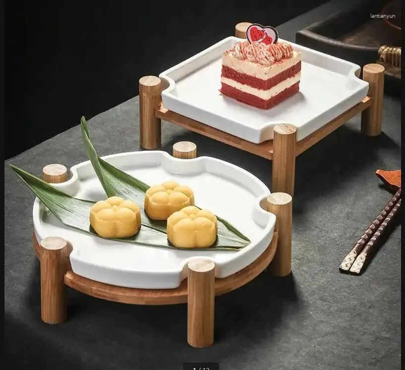 Assiettes Nordic Creative Steak Plak Affichage de gâteau en céramique avec une fête de famille Famille en bois