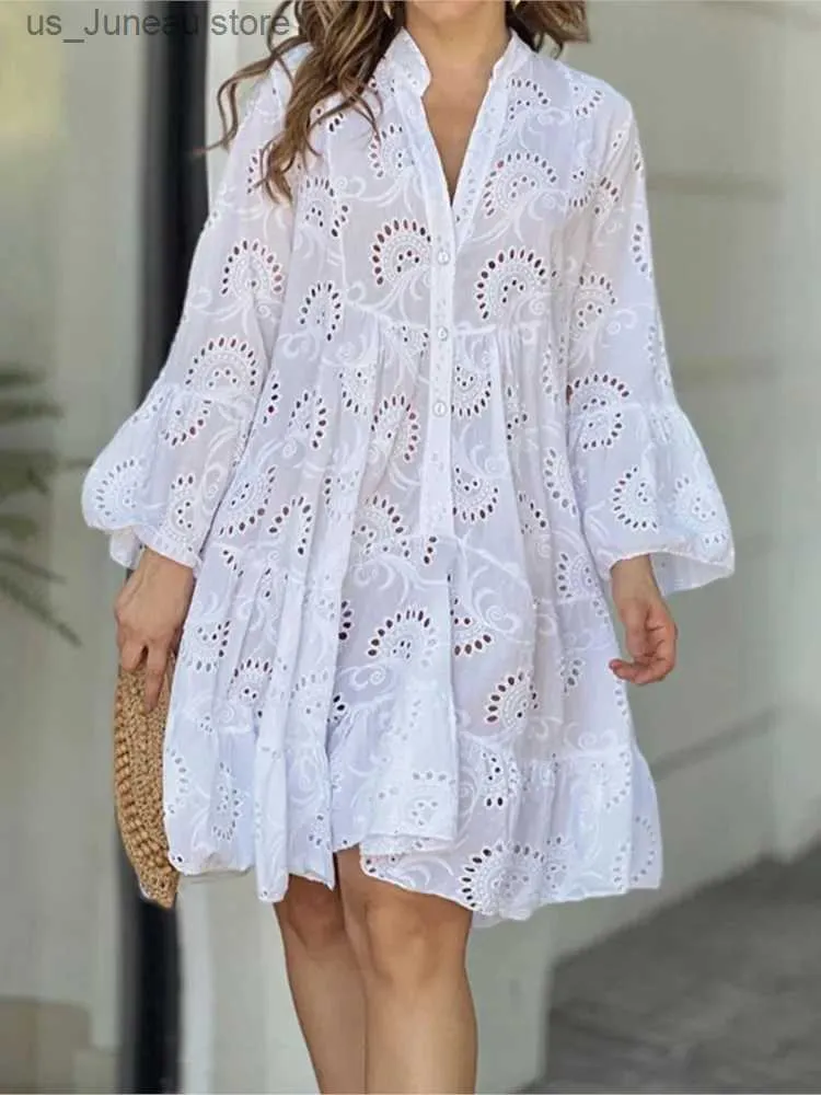 Basic Casual Dresses V-neck Flare Slve Embroidery Dress Women Sexy Hollow Out Pattern Mini Dresses Summer Loose Vintage Solid Lace Dress Fashion T240412