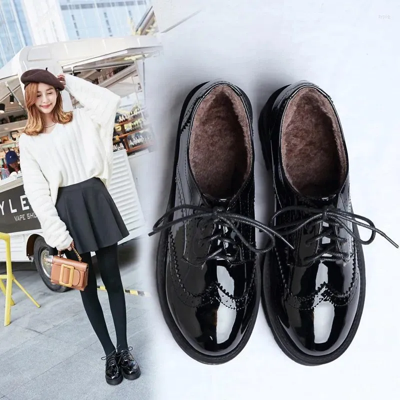 Casual Shoes British Style Japanned Leather Brogue Woman Lace Up Fretwork Plush Winter Flats Women Round Toe Oxford Derby Y746