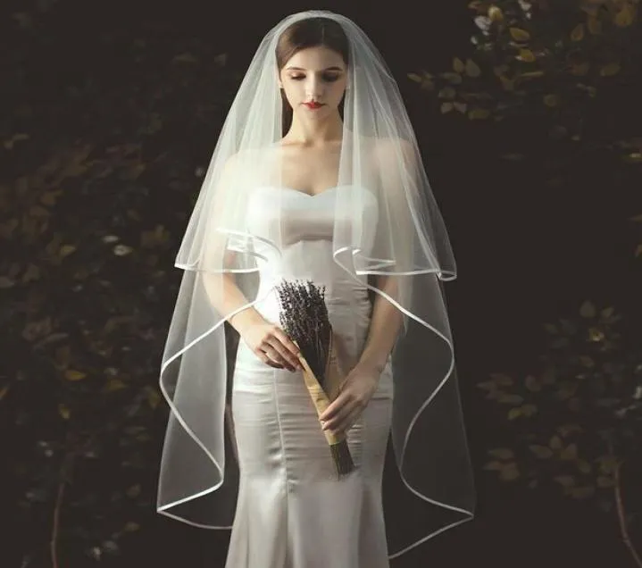 Elegant Bridal Veils Bride Veil Fingertip Length TwoLayer Simple Handmade Noble Tulle Ribbon Edge Wedding Veil Headwear Comb8025182