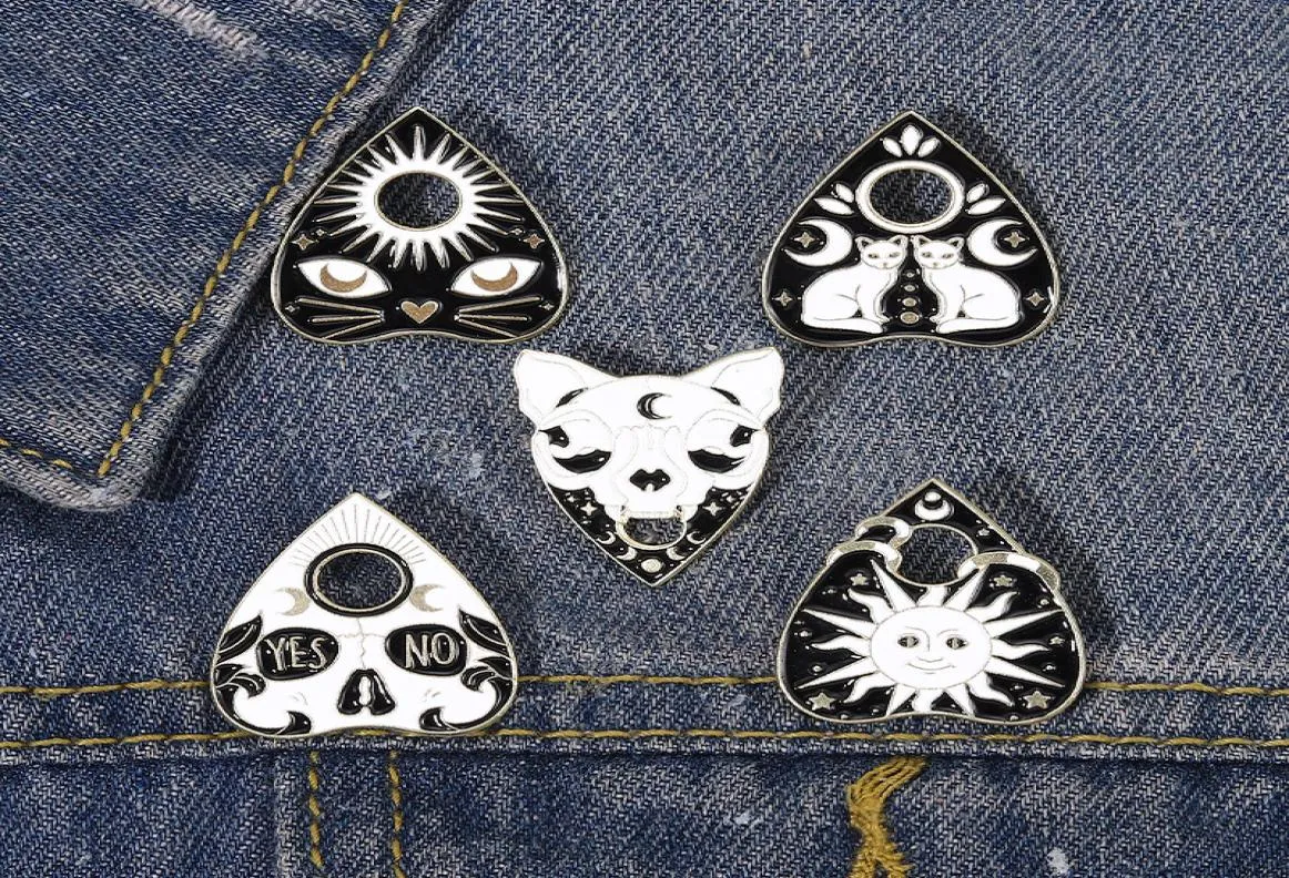 Witch Ouija Emamel Pins Custom Witchcat Sun Moon Skull Brouches Brouches Значки черно