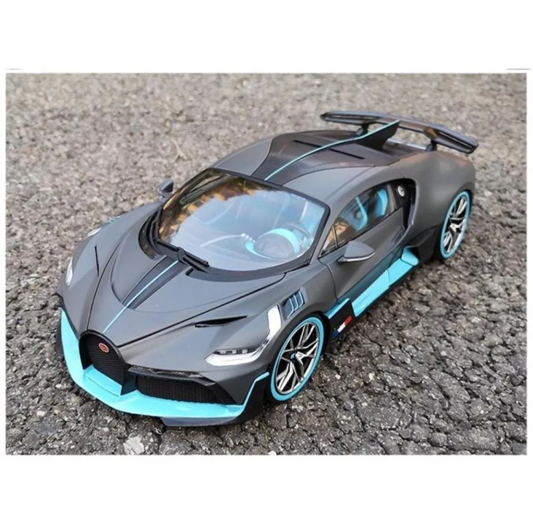 1 18 For Bugatti Divo Bburago 118 Diecast Metal Car Model Toys Boy Girl Gift Collection Gray Red Metal Plastic Rubber286g6113698