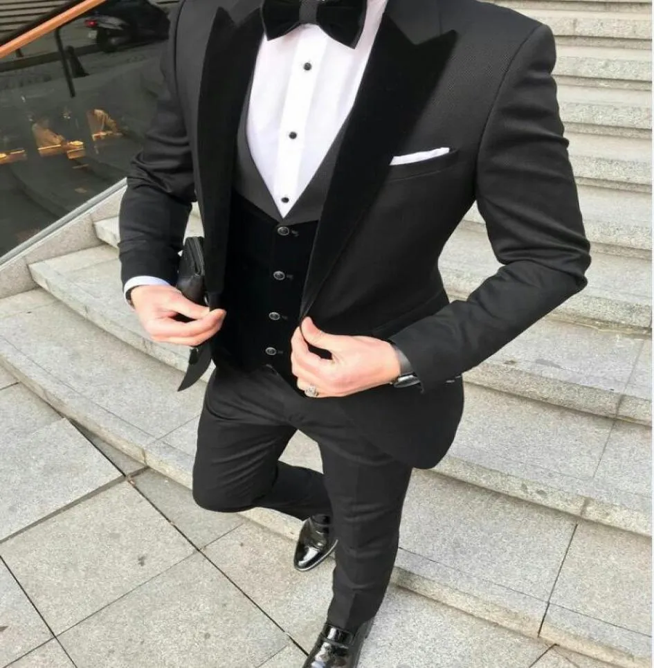 Black Groom Tuxedos Men wedding Suits Velevt Peaked Lapel Man Blazer Jacket ThreePiece Groomsmen Wear Custom Made Evening Prom Pa9342087