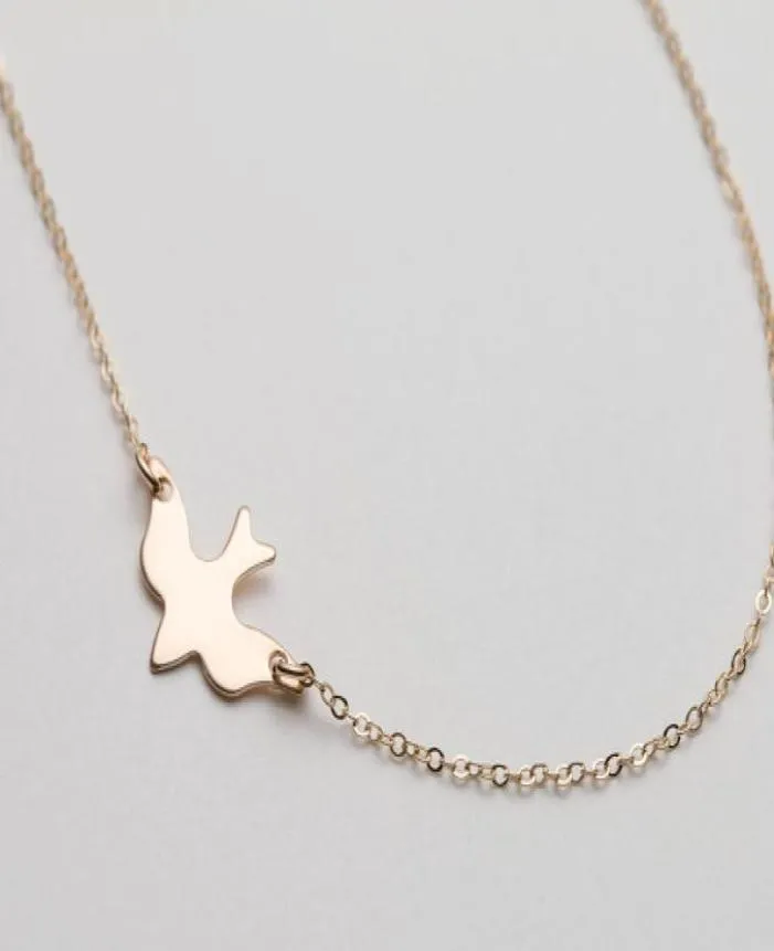 10st N107 Gold Silver Tiny Soar Flying Bird Necklace Peace Dove Halsband Little Llow Baby Bird Halsband Abstrakt halsband3872478