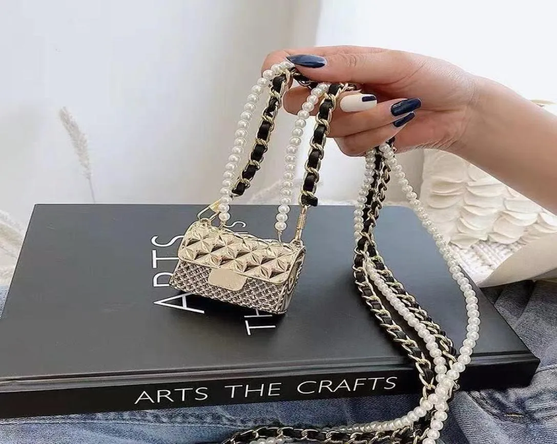 Designer Bag Necklace Lockets Women Metal Hollow Headphone Bages Pearl Chain Diamond Crossbody Bags Hanging Neck Decoration SmallB3964609