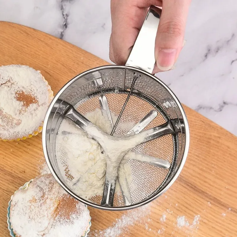 New Stainless Steel Flour Sieve Cup Powder Sieve Mesh Kitchen Gadget Cakes Hand-Screened Sugar Mesh Sieve Baking Sieve Strainer