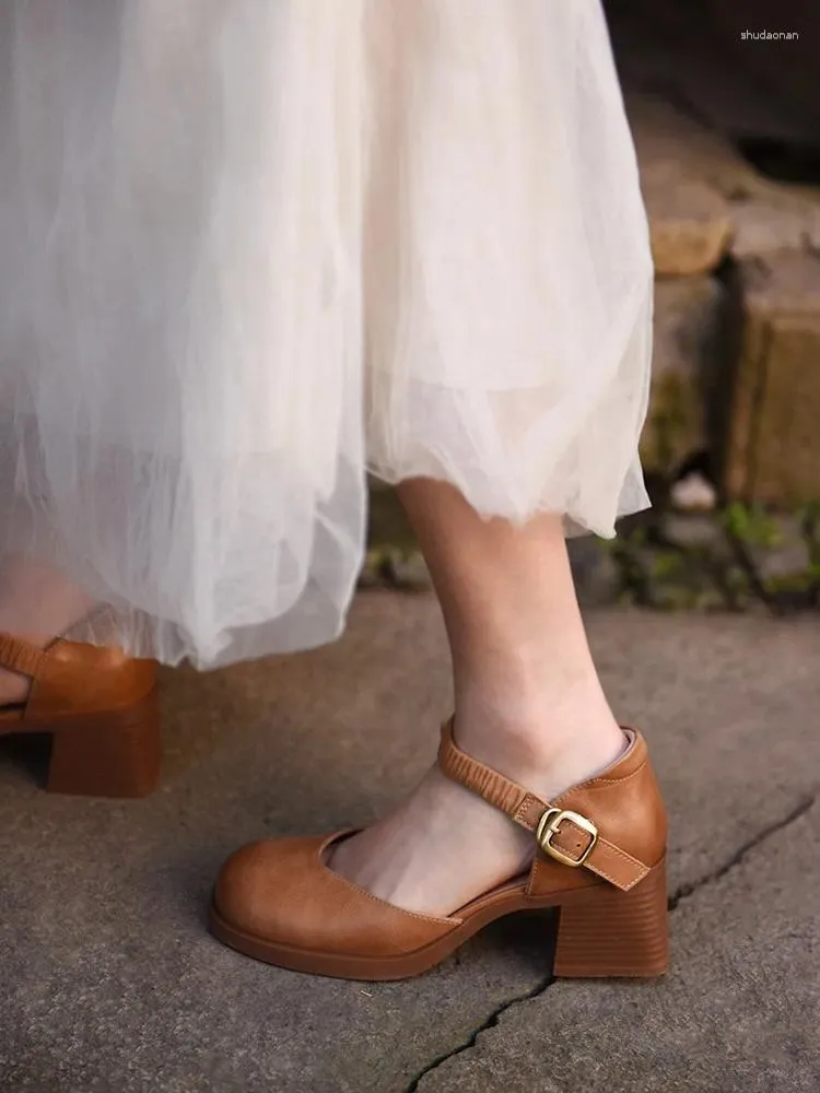 Отсуть обувь Artmu Оригинальные толстые сандалии на каблуках Женщины мягкие 2024 Подлинная кожаная кожа с закрытыми пальцами Elastick Buckle Luxury 5 см.