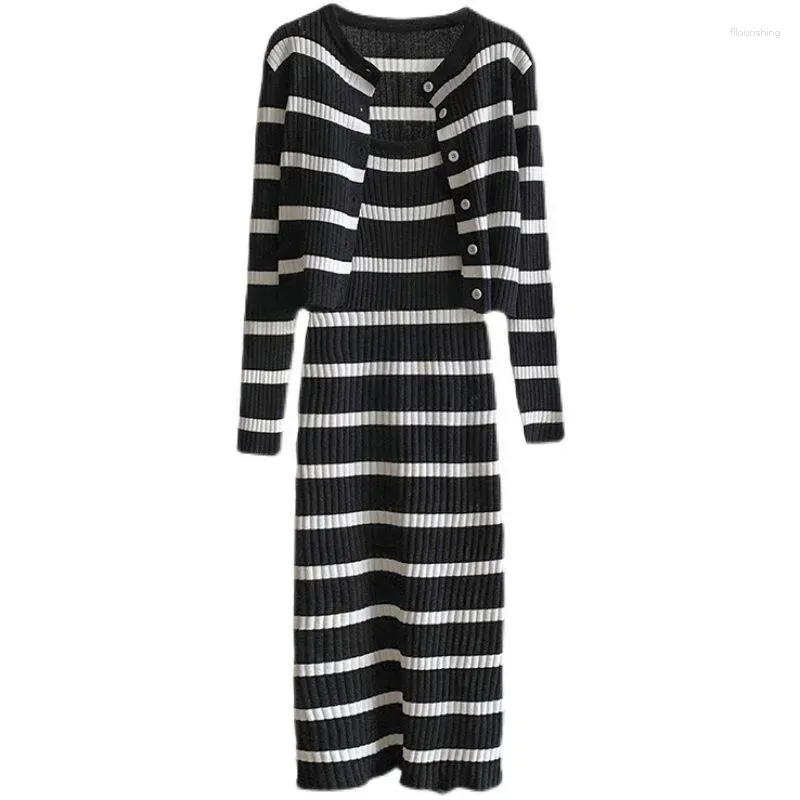 Abiti casual 2024 Slim Black White Stripe a maglia con cardigan due pezzi set più size es vestichi abiti da donna