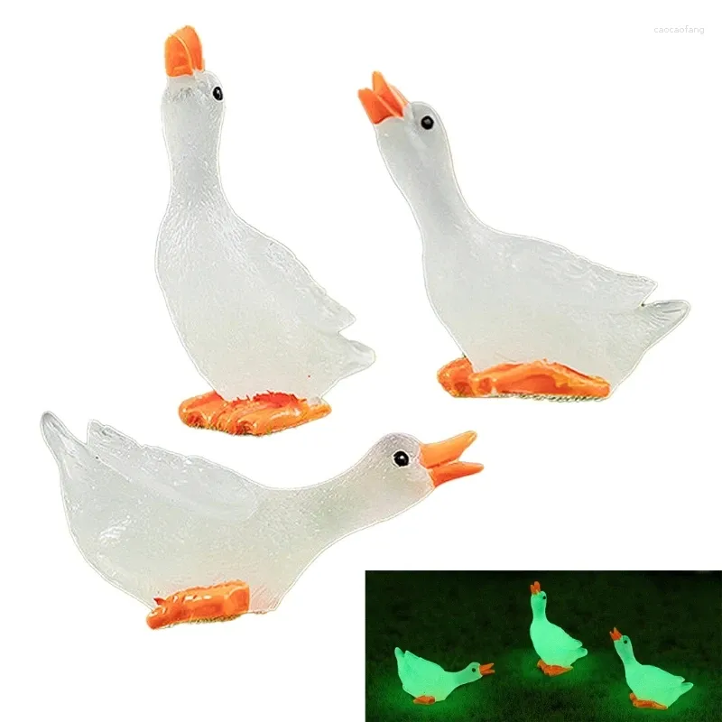 Decoratieve beeldjes 3pcs Miniatuurhars Witte gooses Figurine Mini Dierlijke beelden ornamenten voor huizentuin gazon decoratie